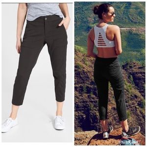 Athleta Trekkie Crop sz 6  NWT